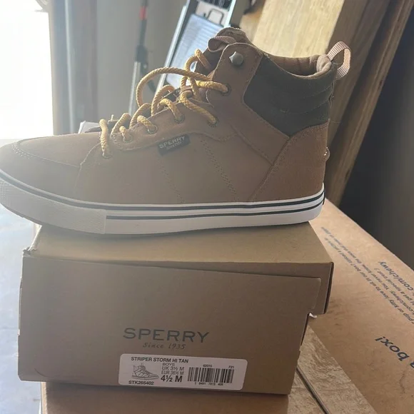 Sperry boots they are brand new never been worn . BRAND NEW | NEVER WORN Sperry Women main image 3